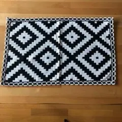 玄関マット インテリア フロア ラグマット オルテガ 幾何学 ホワイト 白 黒