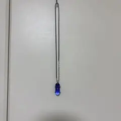 青のスケボーのネックレス シルバーのスケボー付き