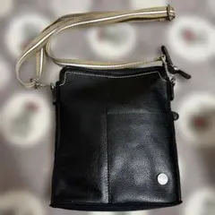 veice ブラックレザーショルダーバッグ