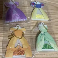ディズニー　プリンセス　ドレス型アクリルキーホルダー4個セット