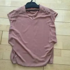 INEDのキャメル色のシフォン生地のフレンチスリーブブラウス(サイズ9号)