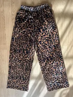 ヒョウ柄ベロアワイドパンツ