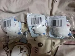 ちいかわ ハチワレだらけくじ E賞 ぬいぐるみバッジ 3種のサムネイル