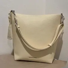 CHARLES & KEITH ベリルバケツバッグ バターイエロー