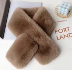 上品な冬コーデに　ふわふわ質感の交差フェイクファーマフラー　ブラウン