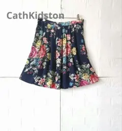 キャッスキッストン　花柄 フレアスカート ネイビー ひざ丈のサムネイル