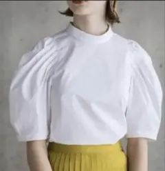 SHE tokyo Vera ブラウス　ホワイト　トップス　タック　パフスリーブ