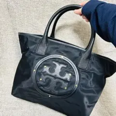 Tory Burch ブラック トートバッグ　A4サイズ収納　変形します