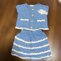 青いボタン付きトップスとフリルスカートセット