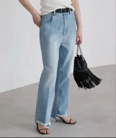 一点✳️ボンジュールサガン　 裾スリットフリンジセンタープレスデニム