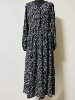 Vネックマキシドレス