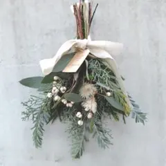 44.フレッシュグリーンとドライフラワーのクリスマススワッグ　30cm　ユーカリ