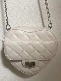 ハート型キルティングショルダーバッグ　ホワイト　GRL