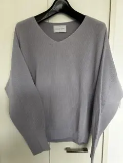 ADAM ET ROPÉ 薄紫 Vネックニット