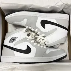 グレー スニーカー