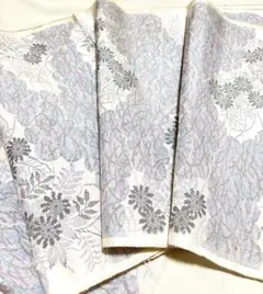 白大島紬【雲重ね花】身頃1/2のハギレ