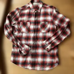 赤と黒のチェック柄 長袖シャツ　GU M