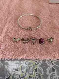 Pandora シルバーブレスレットとチャームセット