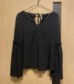 Bershka ベルシュカ 長袖 ブラウス ブラック フリル袖