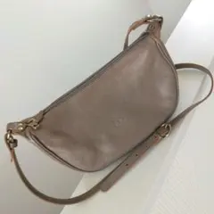 IL BISONTE イルビゾンテ ショルダーバッグ 三日月 ハーフムーン