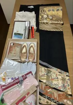 新品】 正絹 黒留袖 五つ紋 壺文様 金彩 豪華比翼 身丈163㌢ しつけ糸