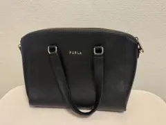 FURLA ブラックレザーハンドバッグ