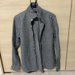 グレーの綿100%長袖シャツ Mサイズ
