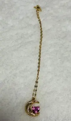 月の形状のピンクストーンネックレス