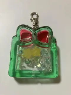 プレゼントボックス型シャカシャカキーホルダー　クリスマスカラー