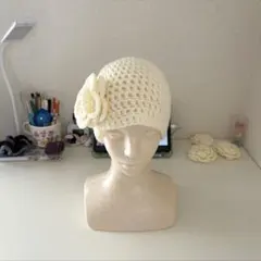 【ハンドメイド】　お花　ビーニー　ニット帽　毛糸　かぎ針編み　オフホワイト