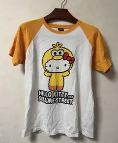 HELLO KITTY and SESAME STREET コラボTシャツのサムネイル
