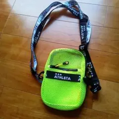 ATHLETA ネオンイエロー ショルダーバッグ