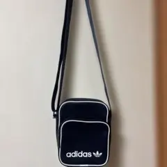 adidas ミニショルダーバッグ ネイビーのサムネイル