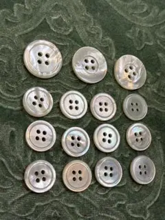 貝殻製シルバーホワイトボタン 中３個小１２個