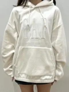 GAP フリースパーカー ホワイト 刺繍ロゴ