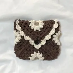 ハンドメイド　編み物　小物入れ　ポーチ　ブラウン　グラニースクエア　かぎ針編み