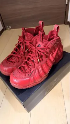 レッド スニーカー