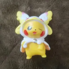 メガポンチョを着たピカチュウ メガサーナイト ガチャ フィギュア
