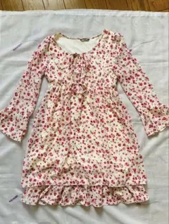 1回のみ着用L'EST ROSE フラワープリントワンピースキャミソール付極美品