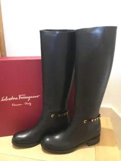 サルヴァトーレフェラガモ・ゴールドヴァラブーツ