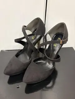 【美品】黒 ストラップ付き ハイヒール 24.5