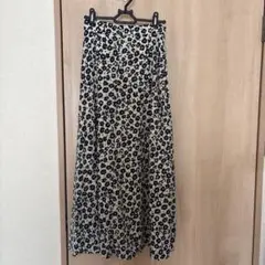 ネイビークリーム花柄フレアスカート　ローリーズファーム