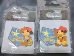 2個　DISNEY　ミッキー＆ミニー　ピンバッジ　カウボーイ　デニム