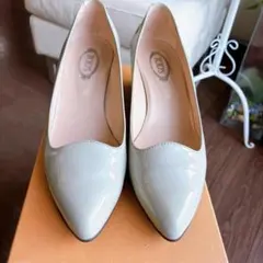 美品　TOD'S トッズ エナメル パンプス ライトグレーのサムネイル