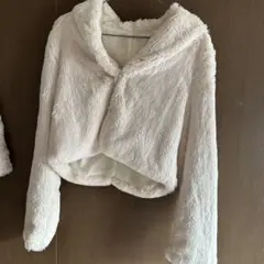 ホワイトファーフード付きクロップドジャケット