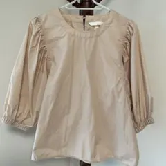 H&M ベージュ フリル付き 五分袖ブラウス