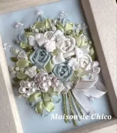 ベリーと薔薇　リボン刺繍フレーム　　 ハンドメイド　ミニサイズのサムネイル
