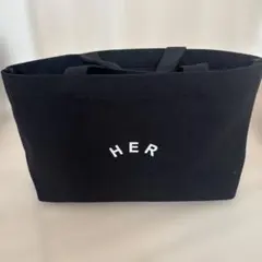 黒のHERロゴ入りミニトートバッグ