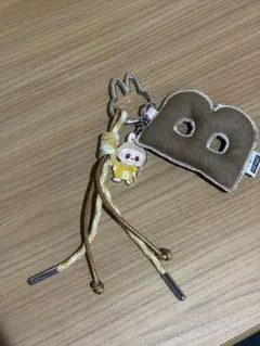 ラブブ　LABUBU PIN FOR LOVE アルファベットペンダント　B