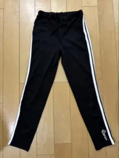 Repipi 黒 ジャージパンツ サイドストライプ